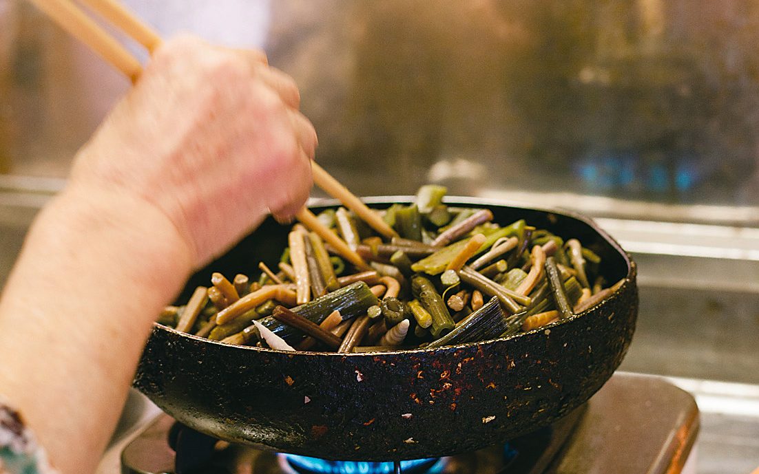 Cooking Traditional food in YUKIGUNI, Japan