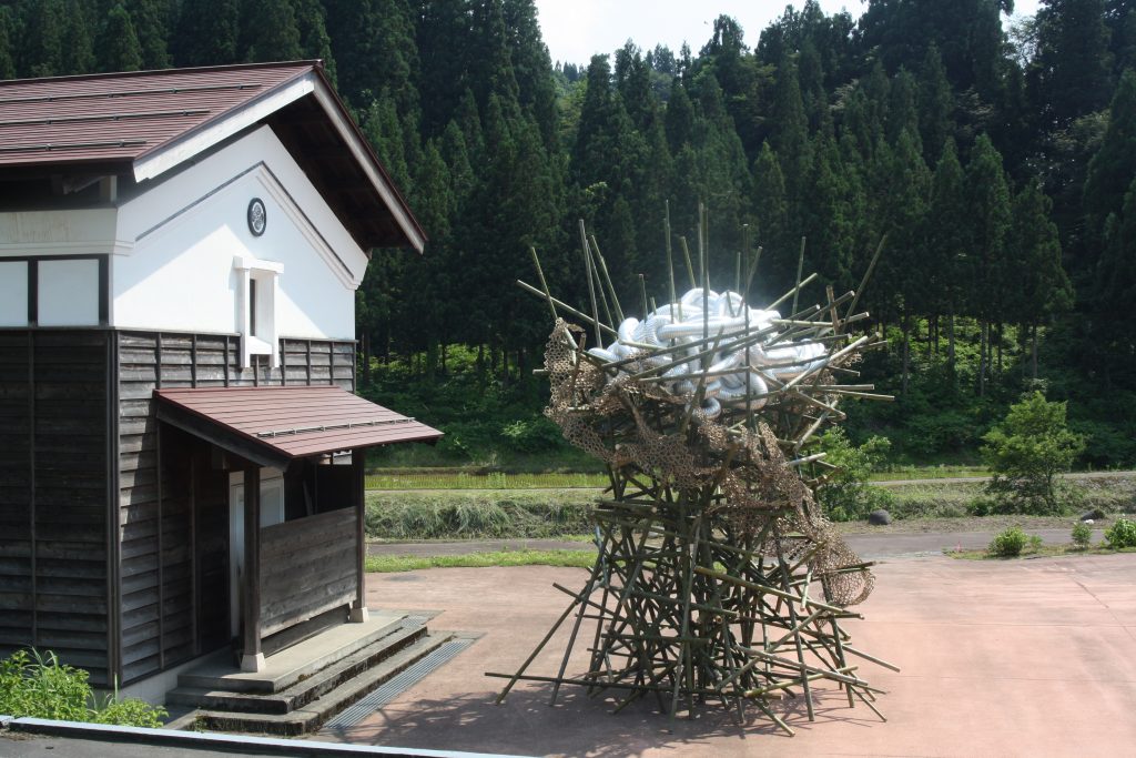 Imazu Yusei, “Standing on Tsumari”